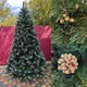 Искусственная пышная густая елка Кармен 250 см с золотыми шишками и жемчугом, разборная, с подставкой, зеленая в снегу - изображение 1