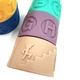 Пірамідка тактильна дитяча, розвиваюча іграшка для малюків Babies Toys, з 6ю елементами, з літерами англійського алфавіту та математичними знаками, Різнокольоровий - зображення 2