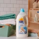 Кондиціонер для білизни Chicco Sensitive Sweet Talcum пом'якшувач тканин 1.5 л (8058664122455) - зображення 2