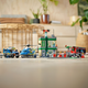 Zestaw klocków LEGO City Pogoń policyjna w banku 915 elementów (60317) - obraz 4