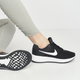 Buty do biegania po asfalcie damskie Nike Revolution 6 Next Nature Wmns DC3729-003 40 ( 8.5 US) 25.5 cm Czarne (195242836255) - obraz 2