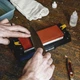 Точилка для ножів ручна Work Sharp WSBCHWHT-I Benchtop Whetstone Sharpener, 1000/1000 grit - зображення 8