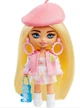 Barbie Extra Mini Minis Mattel кукла блондинка з беретом і університетська куртка - зображення 2