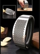Пресс для чеснока измельчитель чеснокодавка Garlic Press из нержавеющей стали с пластиковой ручкой Черный - изображение 10
