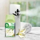 Automatyczny odświeżacz powietrza w aerozolu Air Wick Freshmatic Białe Kwiaty (5900627073133) - obraz 2