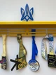 Медальниця "E-Trophy" з поличкою для кубків Герб-4 Сталева(синьо-жовта) - изображение 6