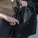 Мужской кожаный рюкзак с клапаном Ashwood Leather Harvey Black - изображение 7