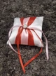 Свадебная подушечка для Обручальных колец Wedding Styduo dekory Белая с брошкой в форме сердца - изображение 3