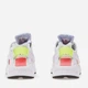 Buty sportowe damskie skórzane na platformie Nike Air Huarache DH4439-106 38.5 (7.5US) 24.5 cm Białe (195869131610) - obraz 4