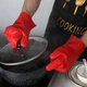 Силіконова термостійка кухонна рукавичка набір 2 шт для гарячого від -40 ℃ до 160 ℃ червона (LB-18284) - зображення 3