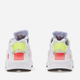 Buty sportowe damskie skórzane na platformie Nike Air Huarache DH4439-106 38.5 (7.5US) 24.5 cm Białe (195869131610) - obraz 4