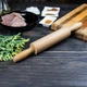 Скалка деревянная из темного дерева с вращающимися ручками 40 см Ø 5 см - изображение 1