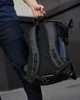 Стильный и практичный рюкзак роллтоп для ноутбука Rolltop для путешествий черного цвета из экокожи - изображение 5