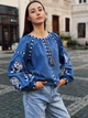 Стильная женская вышиванка цветочная цвета джинс "Ханна" на льняной ткани 12223-46 (M) - изображение 1