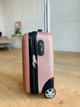 Пластиковый чемодан ручная кладь Lowcost лоукост для Wizz Air 40 x 30 x 20 розовое золото 520 - изображение 3