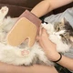 Рукавичка для вичісування шерсті у котів та собак із захистом від подряпин Рожева - зображення 2