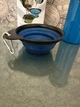 Бутылка поилка двойная для воды и корма для животных со складной миской дорожная Синяя - изображение 7