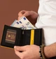 Чоловічий шкіряний гаманець Peterson із захистом RFID 13 х 11 х 2,5 см (PTN 302.03-5545 BL+) чорний з жовтим - изображение 5