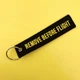 Брелок Remove Before Flight чорний з жовтими літерами - зображення 3
