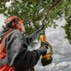 Цепная пила DeWALT высоторез 18V, 5Ah, длина шины 20 см (DCMPS567P1) - изображение 8