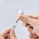 Силіконовий тримач ремінець для безпровідних навушників Never Lose Strap White - зображення 4