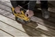 Szlifierka taśmowa DeWalt DCW220N bez akumulatora i ładowarki - obraz 7