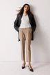 Брюки Slim Fit с вискозой для женщины H&M 0751471-087 50,4XL Бежевый - изображение 2