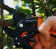 Секатор Fiskars PowerStep Р83 с храповым механизмом (1000575) - изображение 3