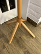 Вішалка для одягу WoodDecor з натурального дерева підлогова покрита олією - зображення 5