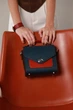 Сучасна та стильна шкіряна жіноча сумка кроссбоді Lamponi Chest one blue/coral/brown - зображення 7