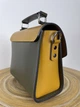 Сучасна та стильна шкіряна жіноча сумка кроссбоді Lamponi Chest one khaki/yellow - зображення 9