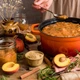 Ретро кастрюля Vintage Cuisine Чавунна з кришкою 4.3 л Помаранчева - зображення 2