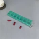 Таблетница органайзер для таблеток на 7 ячеек 1 неделя с цепочкой Зеленый - изображение 1