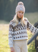 Sweter z golfem damski świąteczny Fobya F1367 36/38 Brązowy (5903707132478) - obraz 1