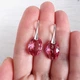 Сережки Hand Made з підвісками Swarovski рожевого кольору - зображення 2