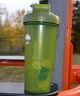 Шейкер BlenderBottle Classic з кулькою 820 мл Оливковий (Classic 28oz Moss) - зображення 5