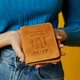 Кожаная обложка для паспорта INCARNE с тиснением Коньяк - изображение 3