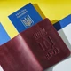 Кожаная обложка для паспорта INCARNE с тиснением Бордо - изображение 5