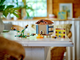 Zestaw klocków LEGO Creator 3 w 1 Budka dla ptaków 476 elementów (31143) - obraz 8