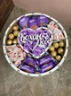 Подарочный бокс с конфетами Milka, Ferrero, Raffaello, жвачкой «Love is» и мыльными розами - изображение 1