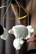 Детский мобиль на кроватку для младенцев ручной работы WooolyWool «Барашки» - изображение 8