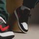 Кросівки Air Jordan 1 low Розмір 42 (26,5 см) 553558-063 - зображення 4