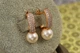 Серьги Xuping Jewelry три дорожки с жемчугом 2 см золотистые - изображение 2