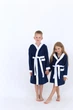 Махровый детский халат IDEAL TEXTILE с капюшоном, 380 г/м2, темно-синий +белый на 5 лет. 116 – 122 см - изображение 3