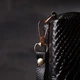 Фактурная женская барсетка из натуральной кожи с тиснением под змею VINTAGE Leather Bag 22272 Черный - изображение 8