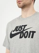 Футболка хлопковая длинная мужская Nike M Nsw Tee Just Do It Swoosh AR5006-063 XL Серая с принтом (0191888623822) - изображение 4