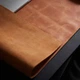 Кожаный коврик для рабочего стола INCARNE ProDesk (73x50 см) Коньяк - изображение 2