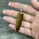 Кулон с натуральным камнем Тигровый глаз коричневый в форме пули на цепочке ювелирная сталь упакован в коробочку (15829) - изображение 4