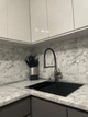 Мойка кухонная Platinum Handmade 58*48 (см), чаша слева, в черном PVD покрытии (Корзинка + дозатор+ сифон) - изображение 6