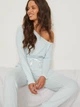 Пижамные штаны женские из вискозы NA-KD 1659-000113-0617 XS Голубые (7325945190016) - изображение 4